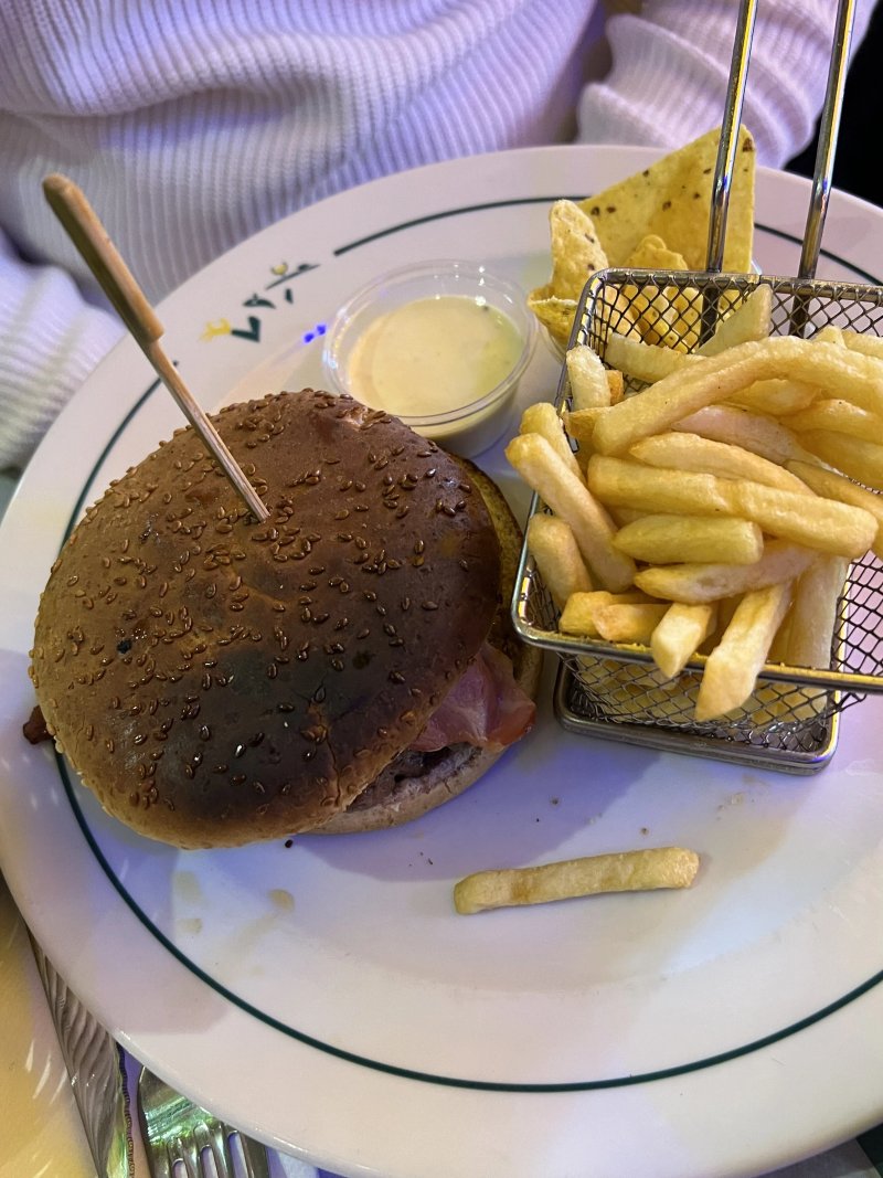 Cafe Le Petit Pont