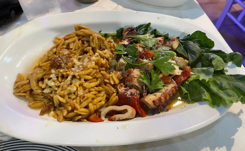 Thomas Taverna Restaurant