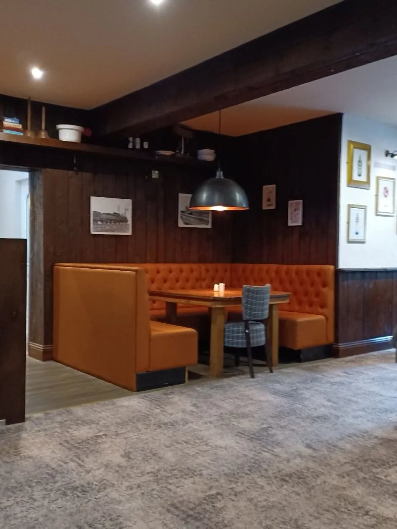 Bowes Incline Hotel