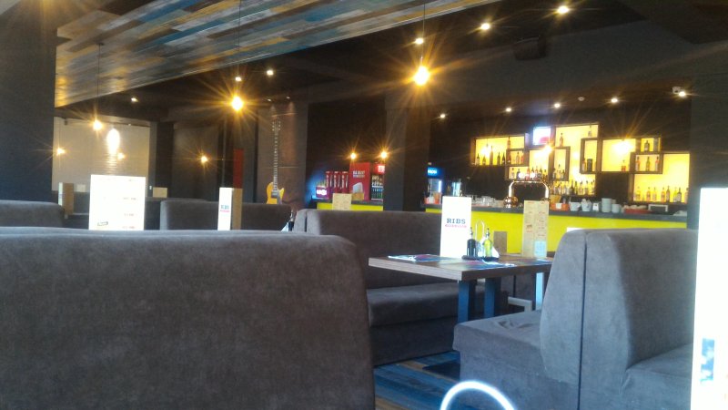 RIBS Bar & Grill