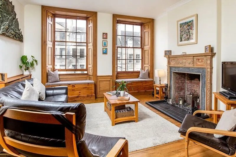 Overlooks historic Royal Mile , 166 High Street, Old Town. City Centre