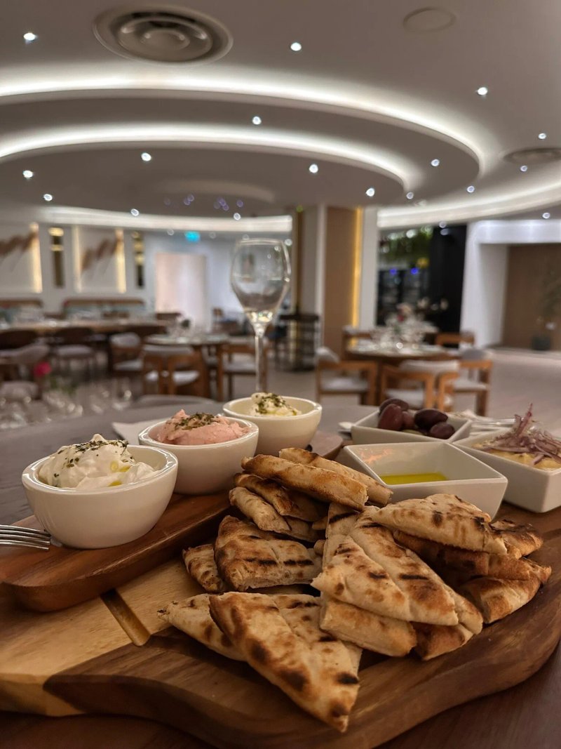 Yithen Greek Bar Restaurant