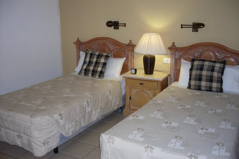 Beverly Hills Suites - Excel Hotels & Resorts