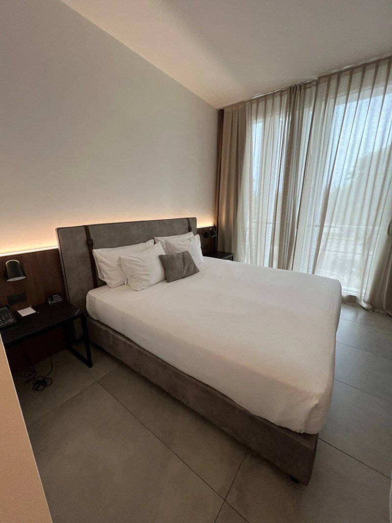 J Hotel