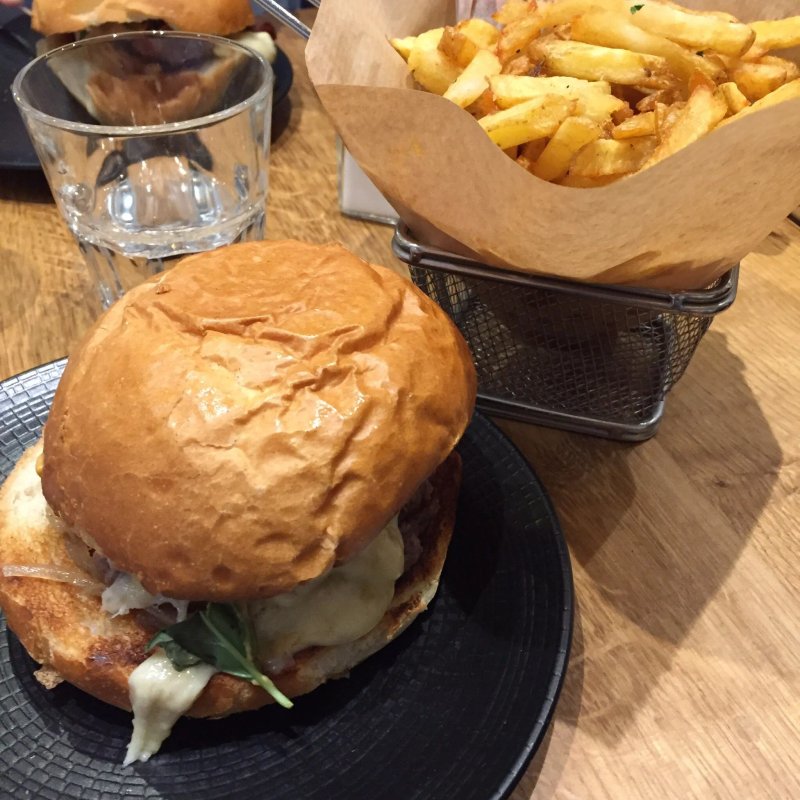 Edmond Pure Burger Victor Hugo