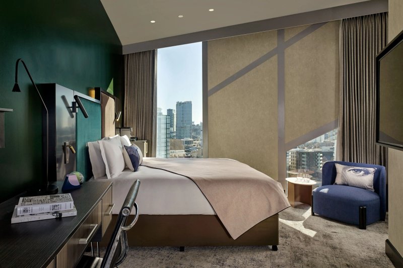Montcalm East, Autograph Collection