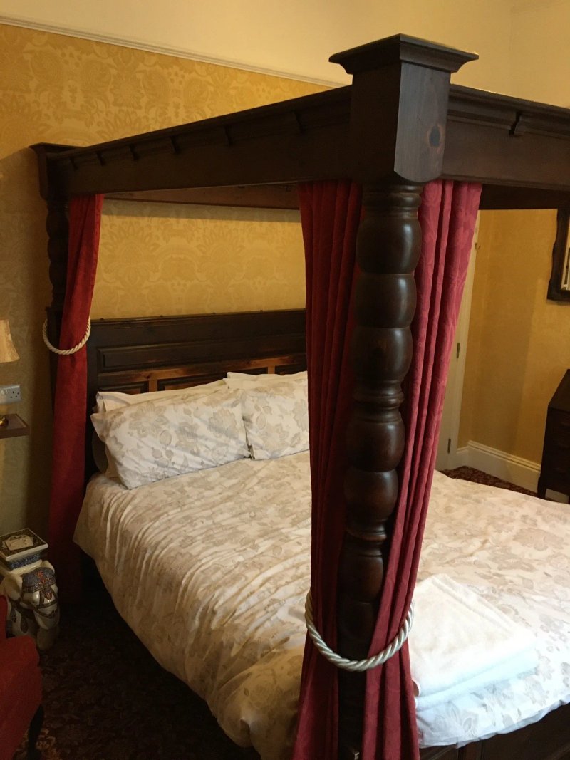 Raincliffe Hotel