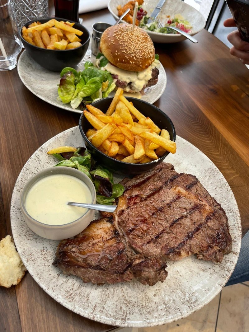 Brasserie Des Antiquaires
