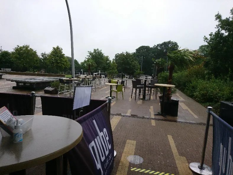 Qube Cafe-Bar