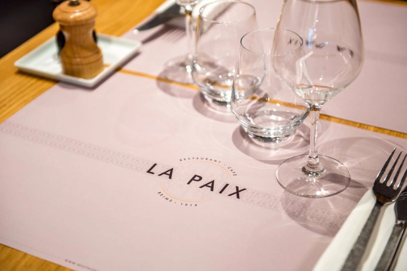 Restaurant Cafe De La Paix