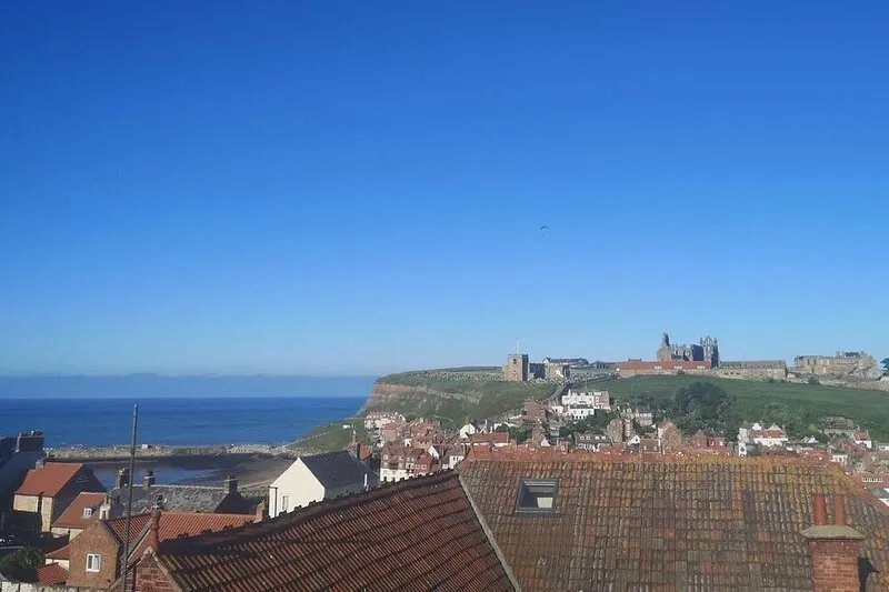 2 bedroom maisonette with fabulous Abbey and sea views