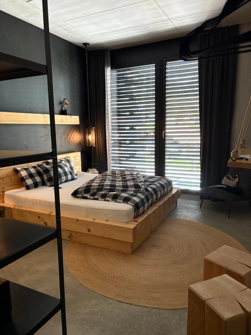 Bretterhotel - Trauffer Switzerland