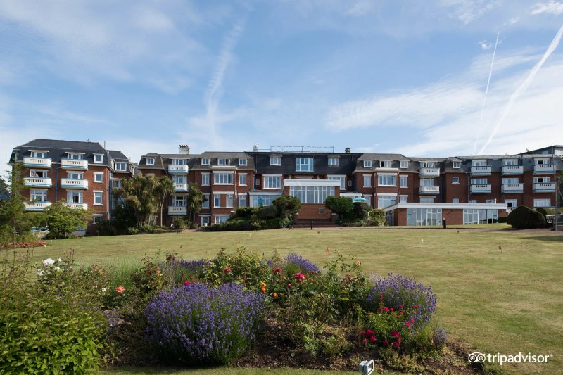 Devoncourt Resort & Apartments
