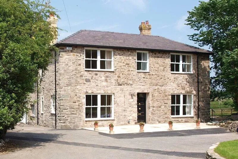6 bedrooms,6 bathrooms, spacious former rectory, ideal for family holidays