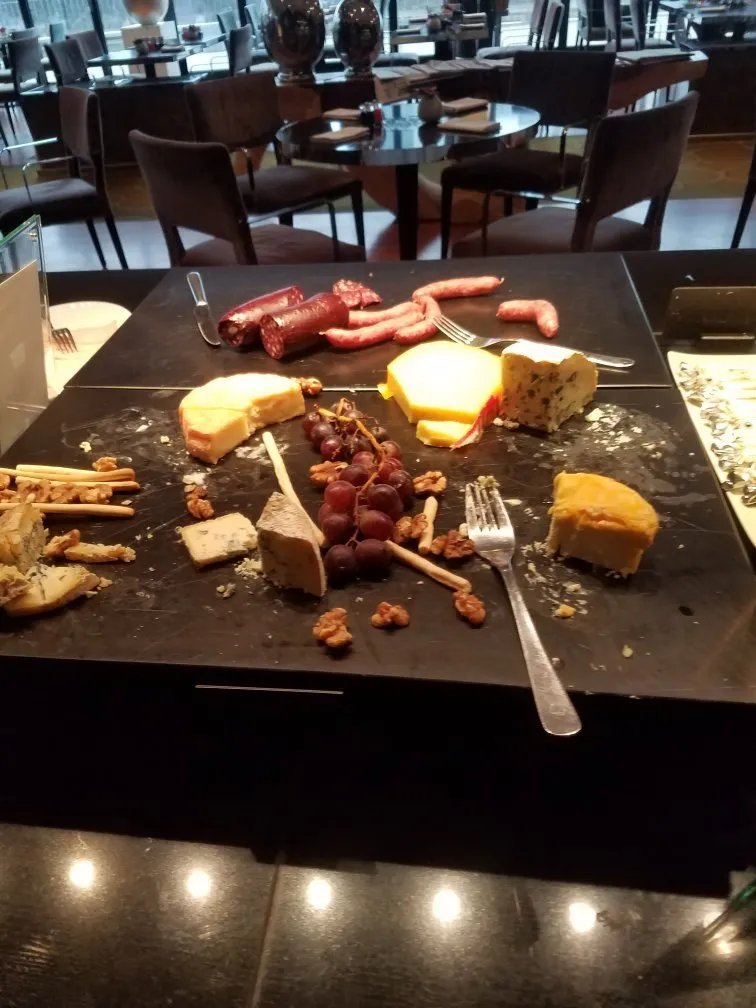 DOX Restaurant & Bar