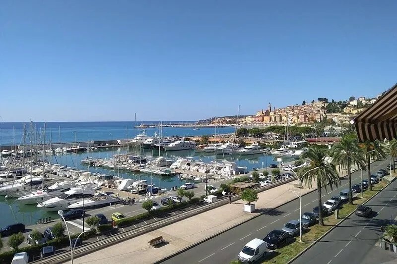 Apartment fantastic seafront location Port Garavan