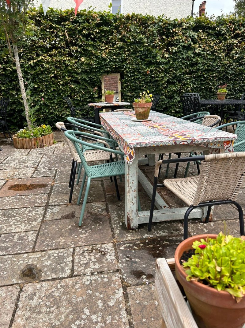The New Flying Horse Inn