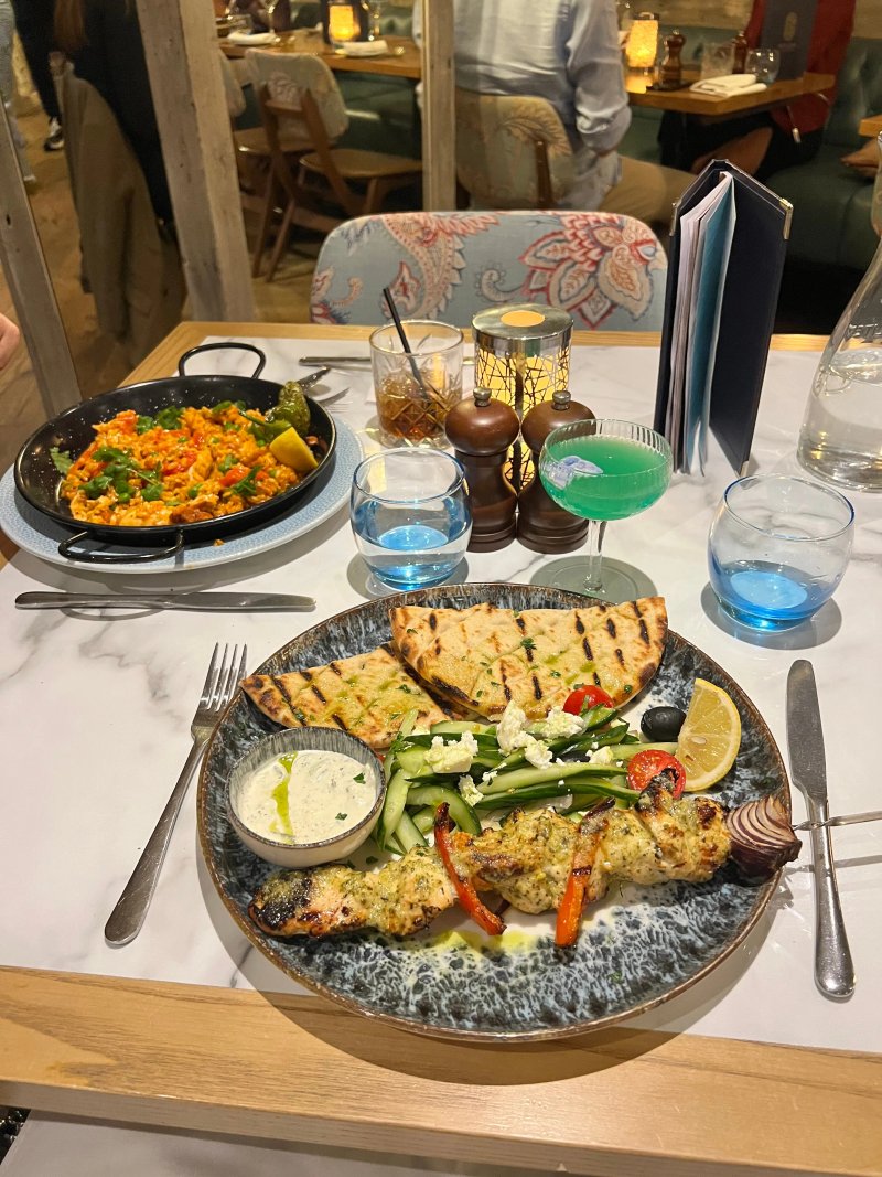 Artezzan Restaurant & Bar