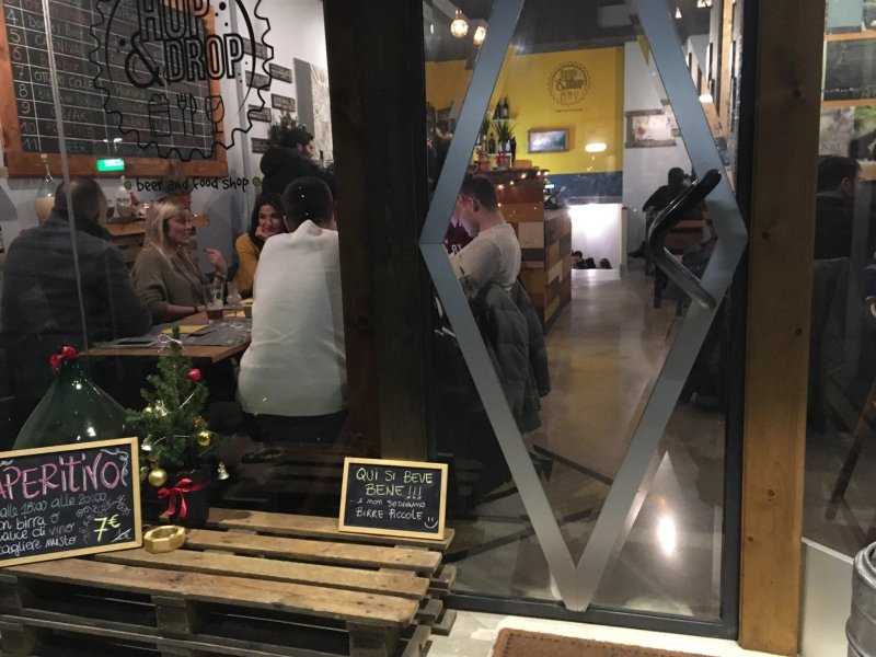 Hop & Drop Beer and Food Shop