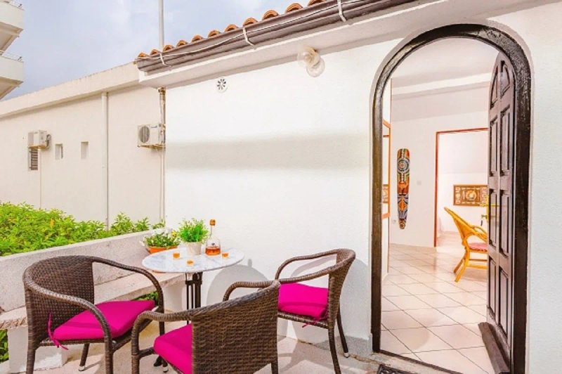 Franeta Apartments