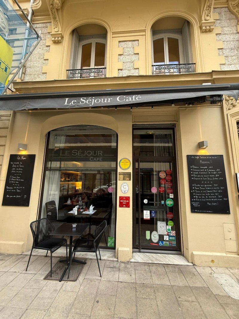 Le Sejour Cafe