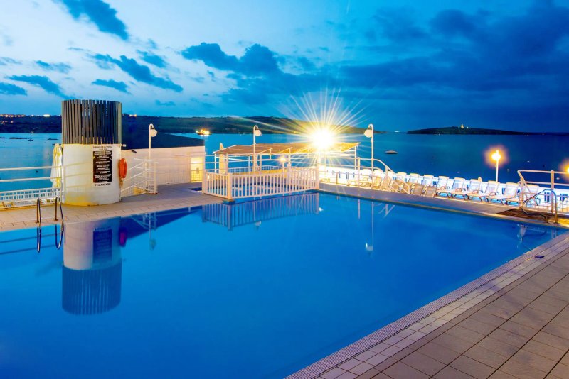 Gillieru Harbour Hotel