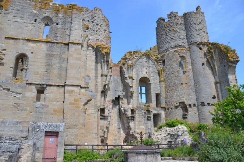 Forteresse Medievale des Ducs de Bourbon L'Archambault