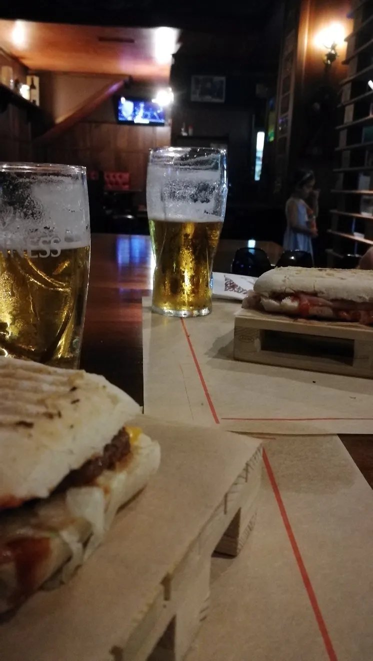 NANDO'S pub