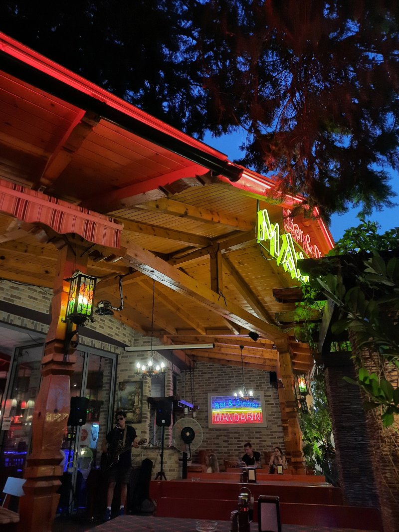 Mandarin Bar and Diner