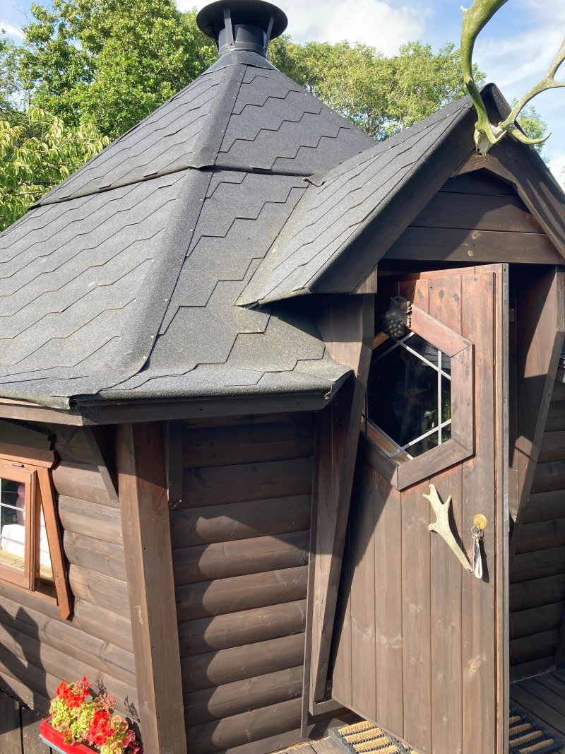 April Cottage & Lapland Lodge