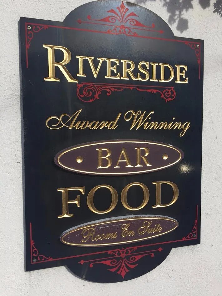 Riverside Guesthouse & Restaurant