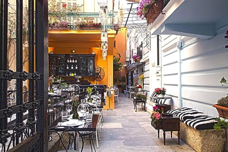 2MAZI Restaurant