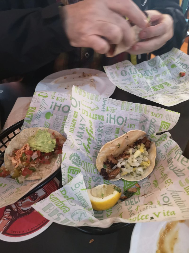 Andale Tacos y Tragos