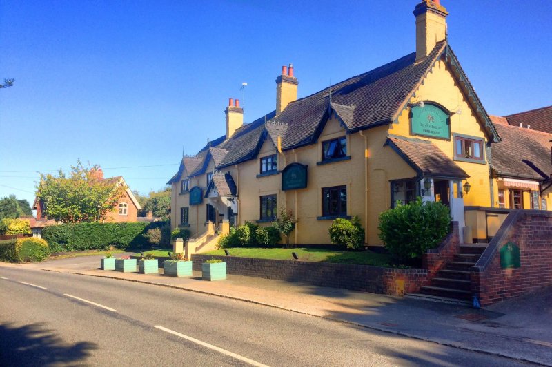 Golden Lion Hotel & Restaurant