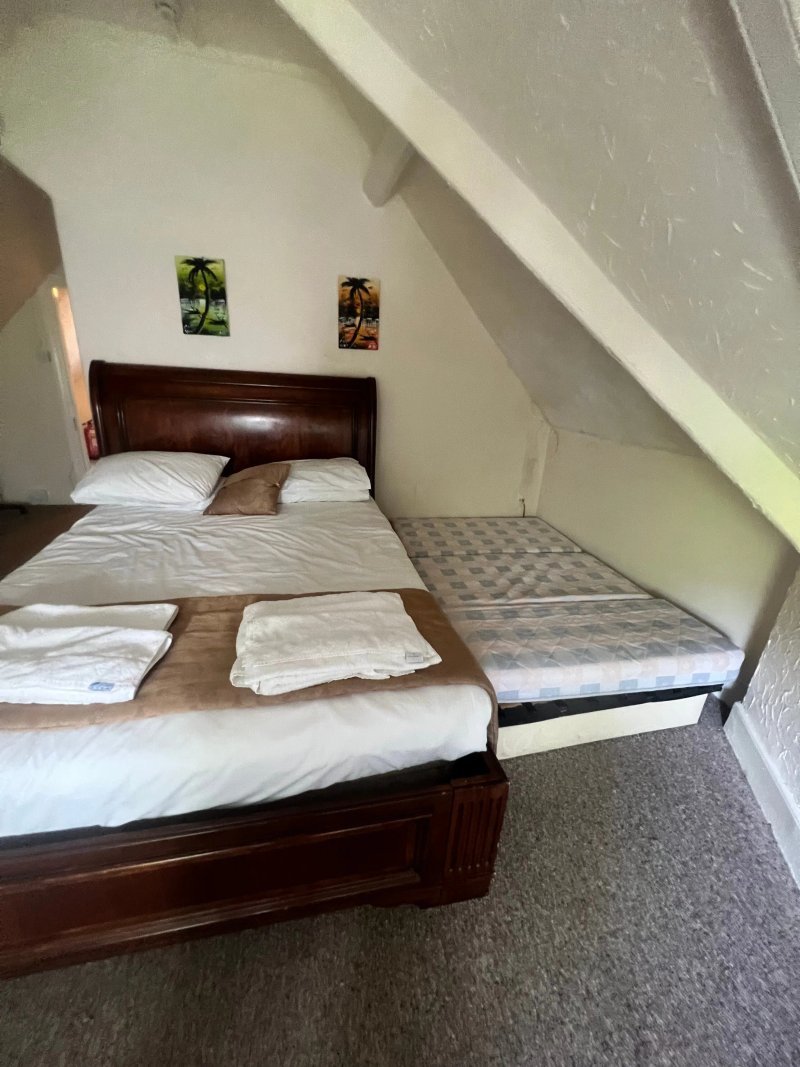 Glan Aber Hotel & Bunkhouse