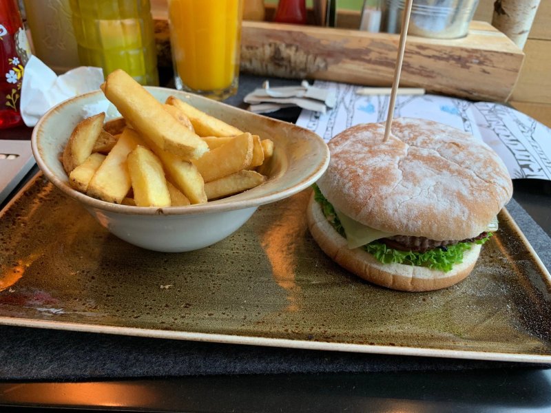 HANS IM GLUECK Burgergrill & Bar