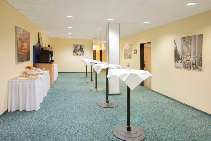 Holiday Inn Express Frankfurt Airport