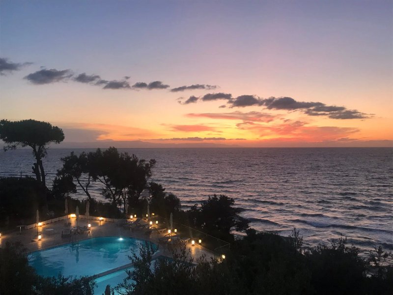 Kastro Beach Hotel