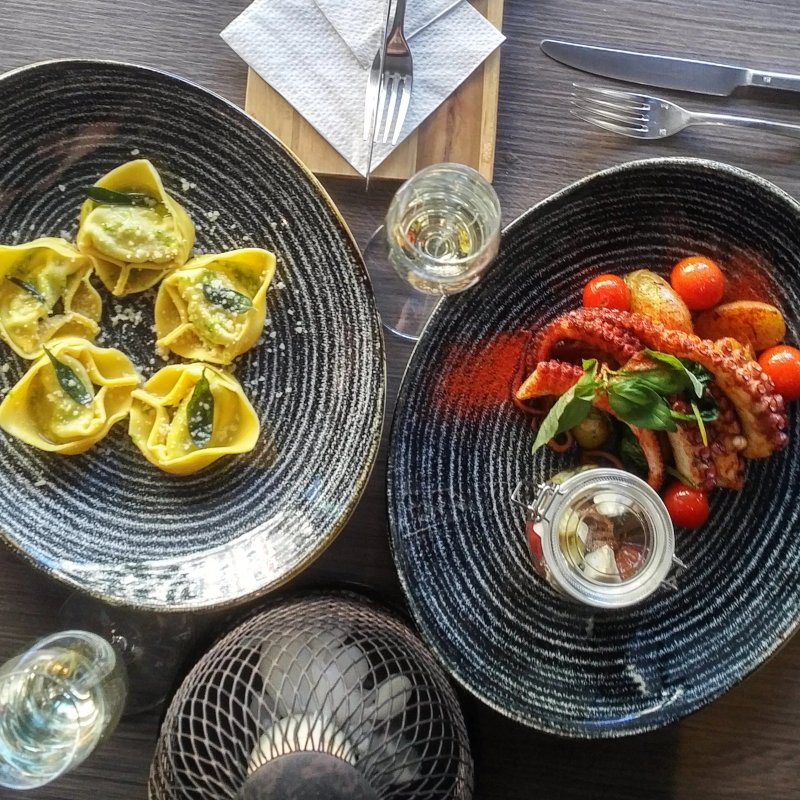 La Cave Bistro