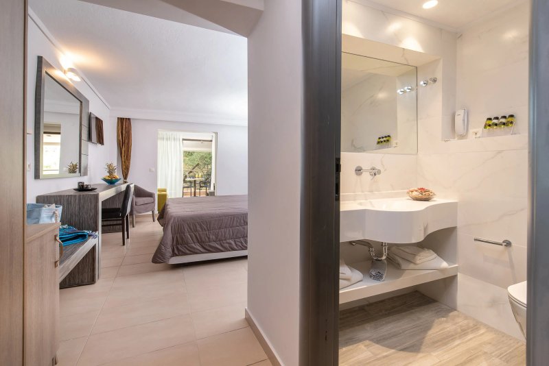 Lagomandra Hotel and Spa
