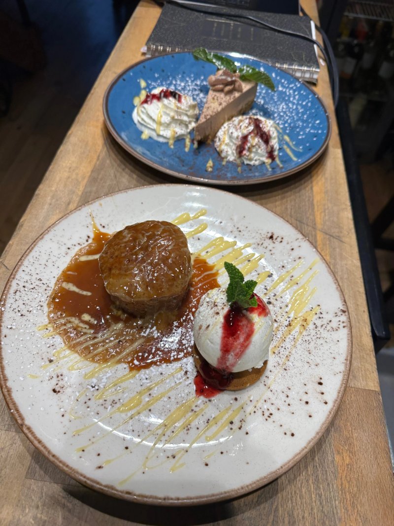La Caverna Restaurant and Wine Bar