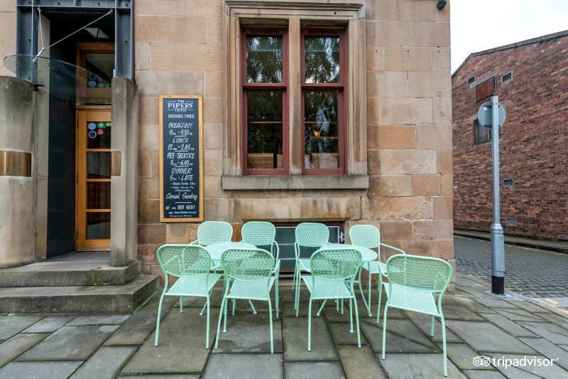 The Pipers' Tryst Hotel