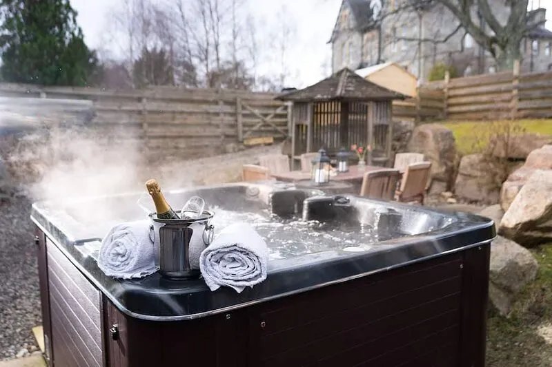 Suidhe Garden Cottage -  a cottage that sleeps 6 guests  in 3 bedrooms