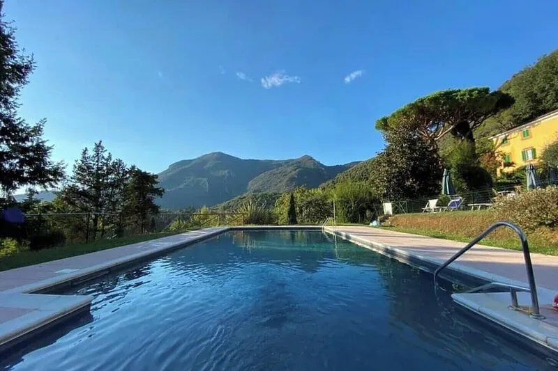 Amongst Mediterrenean perfumes and colours w/pool, wifi,private parking and AC.