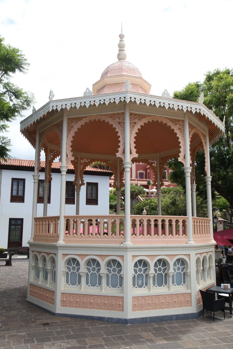Constitucion Plaza