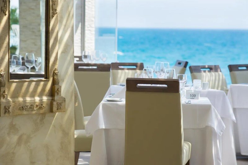 El Oceano Beach Hotel Restaurant