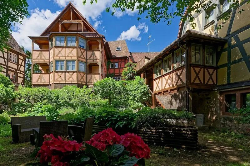 Lucky Dragon***** Family apartment. Covered terrace. Historical & quiet setting.
