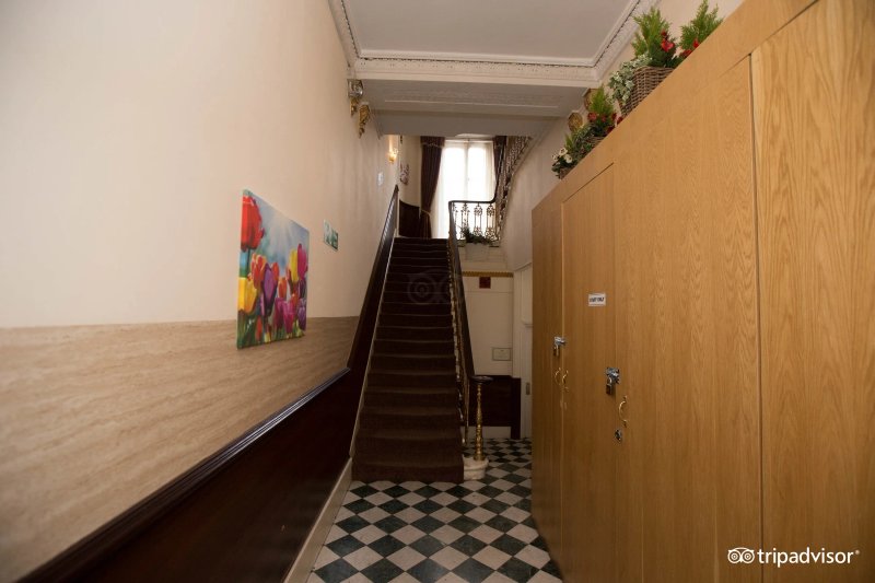 Hyde Park Economy Apartments