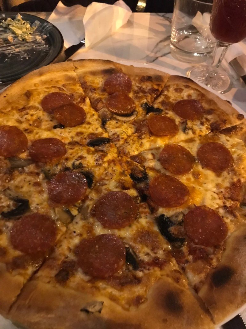 Sunday's Pizza Kouzina Bar
