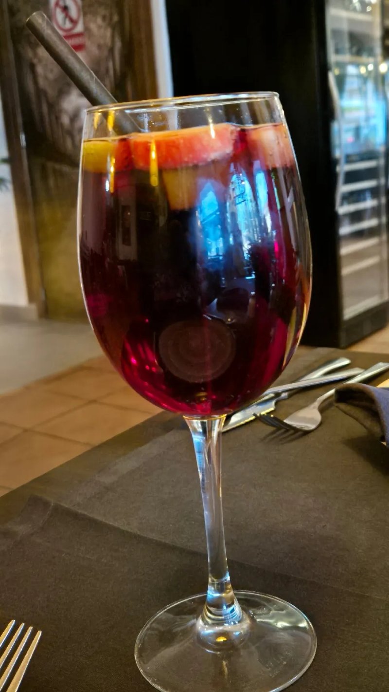 Friends Lounge Bar & Restaurant